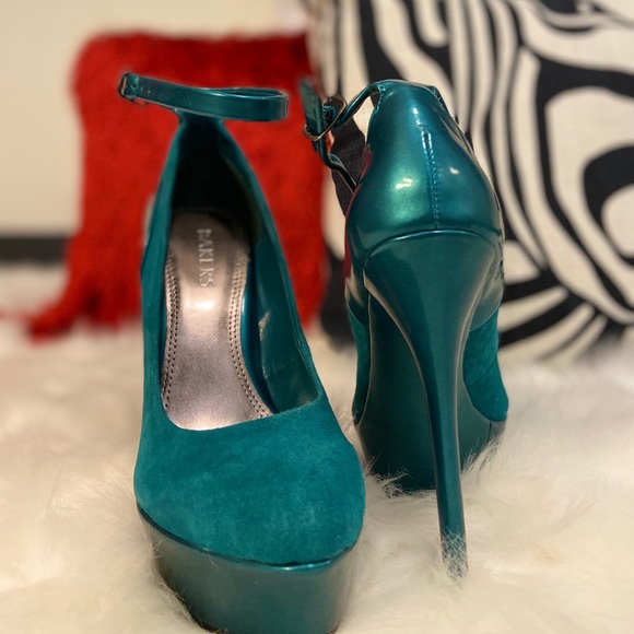 Shoes - Picture 2 of 4